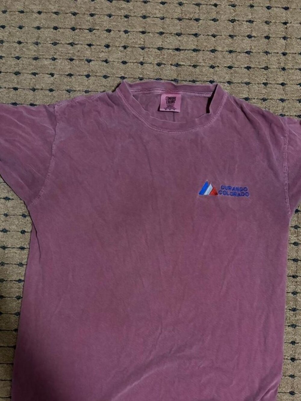 COMFORT COLORS Tee "Durango Colorado" embroidered - Maroon/Purple, SIZE M